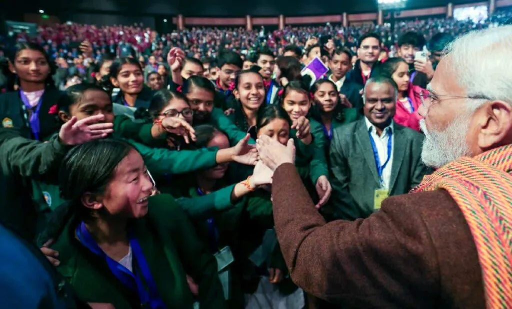 modi with students